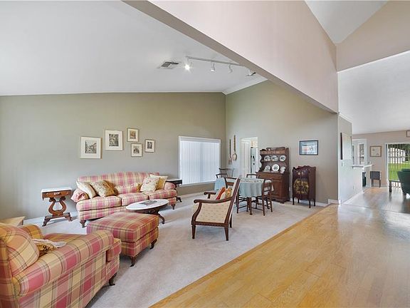 4th image of 340 Kaila Ct