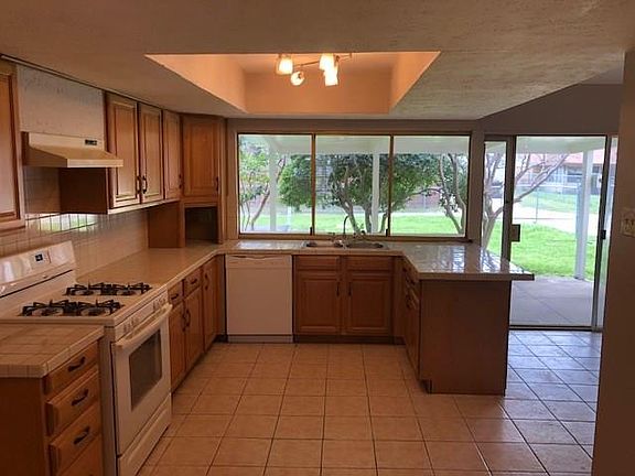 3rd image of 1204 W Spring Creek Pkwy