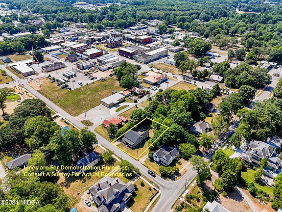 3rd image of 223 W Martin Luther King Jr Dr