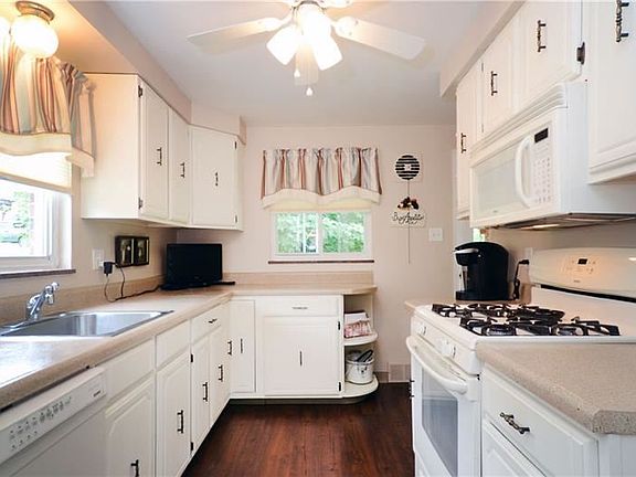 3rd image of 2412 Milford Dr