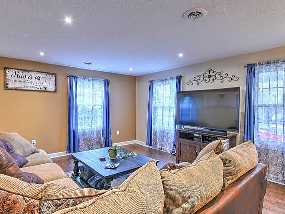 5th image of 4538 Ronald Dr