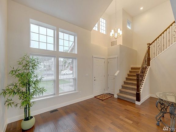 4th image of 2708 174th St E