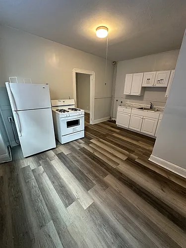 27 Mortson St Photo 1