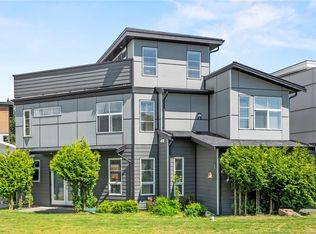 701 Strandlund Ave, Langford, BC V9B 3G2