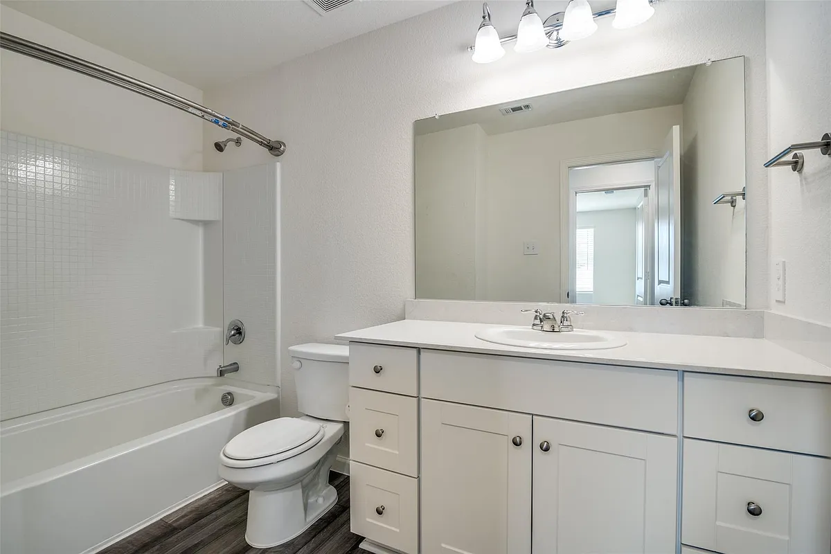 Building Photo - 731 Yorkshire Dr