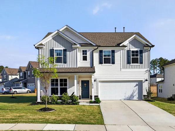 1839 Streamsong Cir, Fuquay Varina, NC 27526