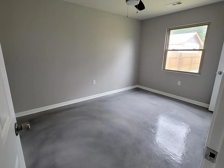 525 E Loyola Dr — Photo 19