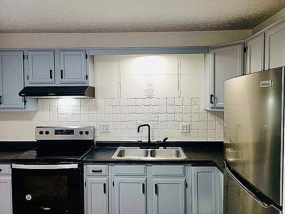 2nd image of 4425 Kenyon Ave