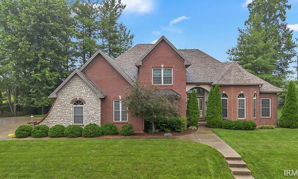 1st image of 3907 E Breckenmore Dr