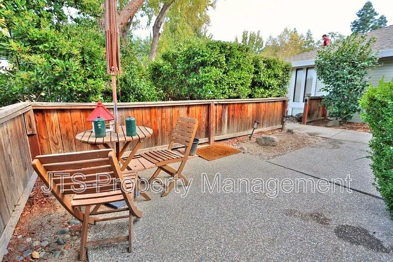 2 bed, 2.0 bath, 982 sqft, $2,195 — Photo 4