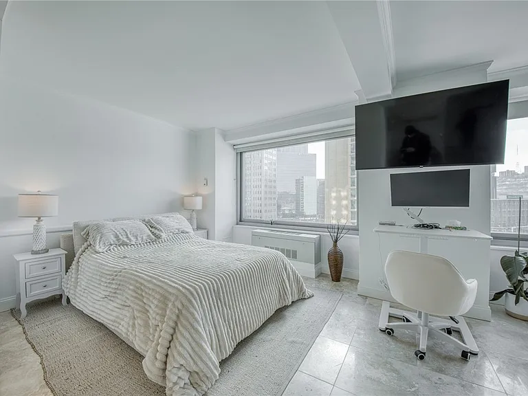320 Fort Duquesne Blvd #10B — Photo 13