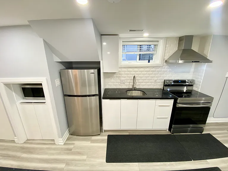 1001 Cosburn Ave #BASEMENT — Photo 8