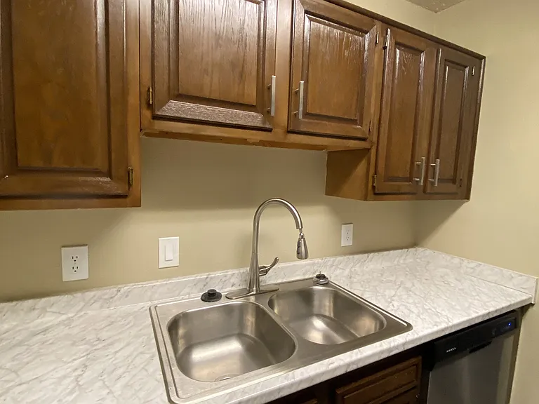 6800 Camden Ln — Photo 30