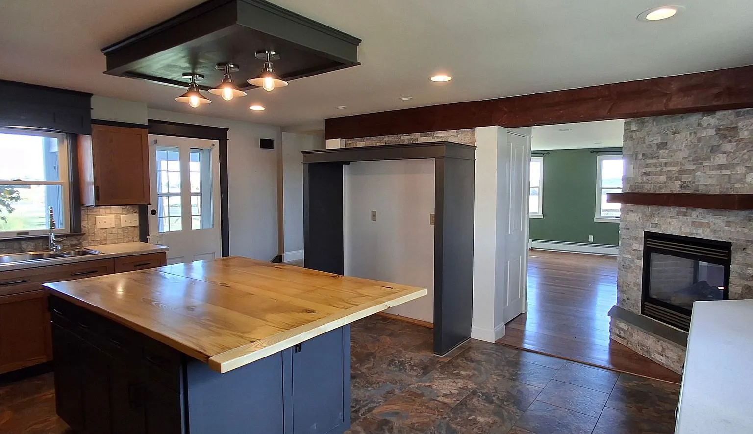 3 Bedroom 2.5 Bathroom Available in Marietta! — Photo 2