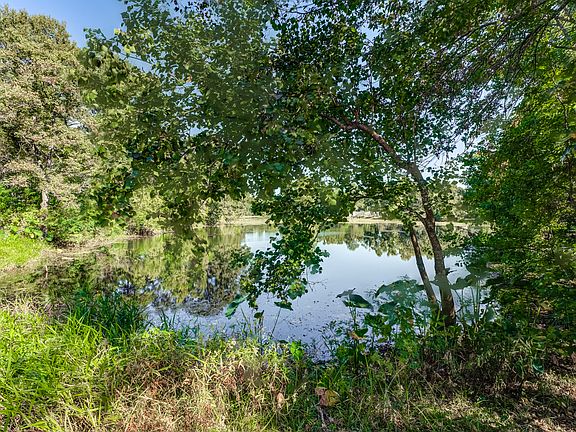 Enjoy fishing, swimming, boating, abundance of wildlife, quiet evenings and so much more!