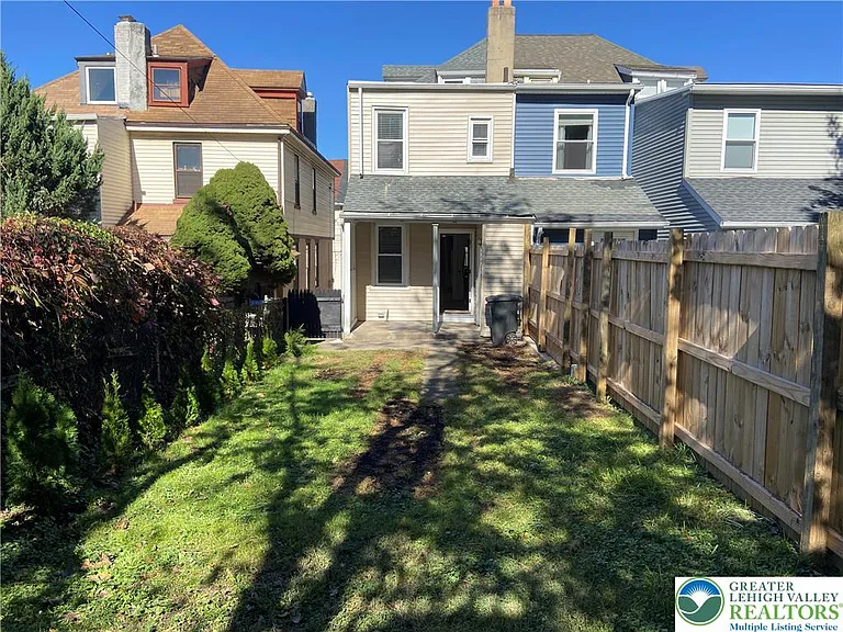810 Pine St — Photo 5