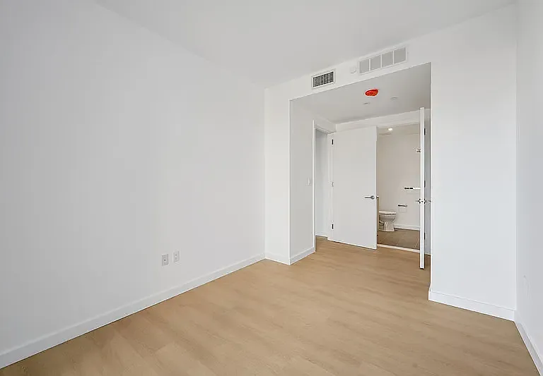645 Park Pl #4J — Photo 6