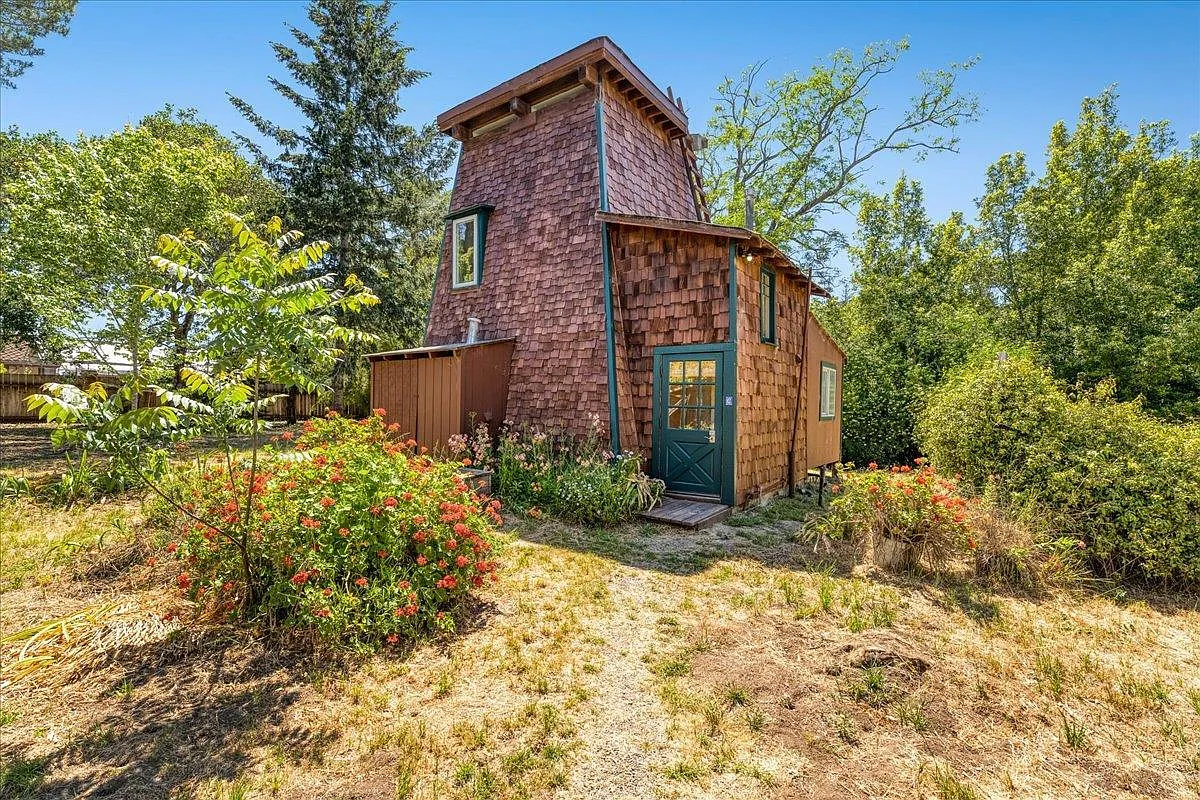 1 bed, 900 sqft, $2,500 — Photo 1