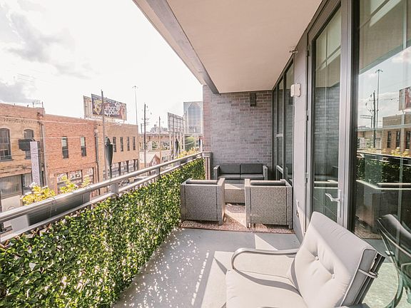 5th image of 2525 Elm St #203