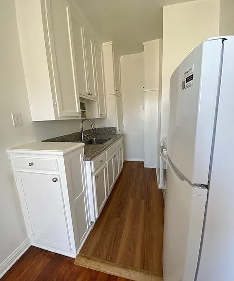 320 S. Manhattan Place — Photo 7