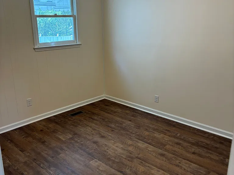 314 Thompson Ave — Photo 15