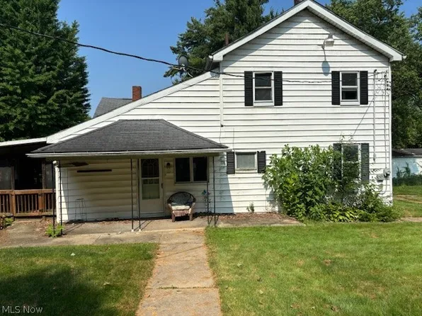 1045 Heacock Rd, Sebring, OH 44672