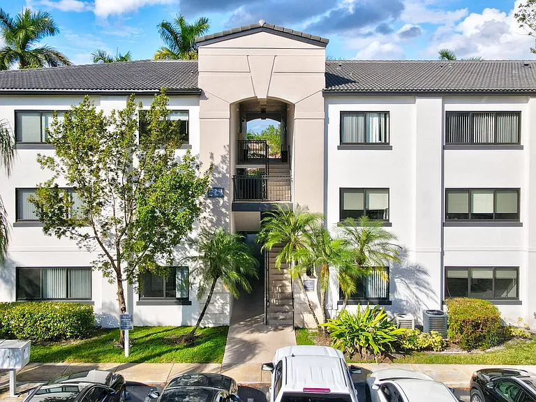 Marela Apartments — Photo 6