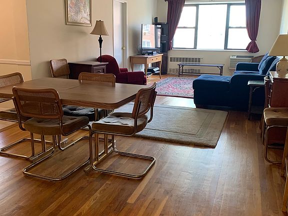5th image of 3215 Arlington Ave APT 6D