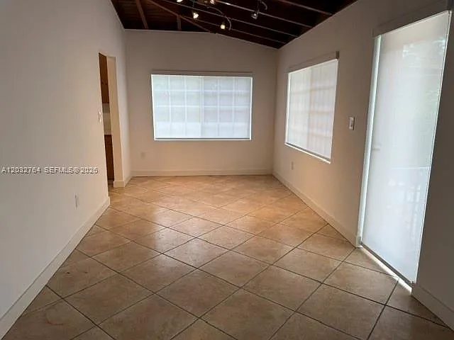 753 Navarre Ave — Photo 8