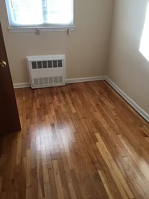 Rented by Metroline Realty | media 61