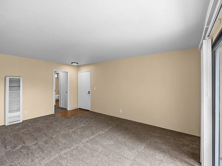 The Peppertree Apartments — Photo 28