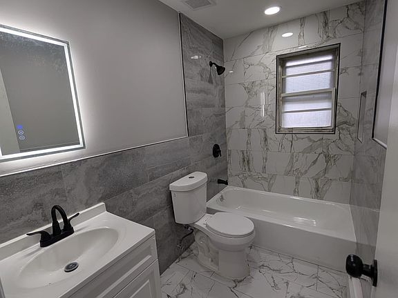 5th image of 52 W Stratford Pl #5