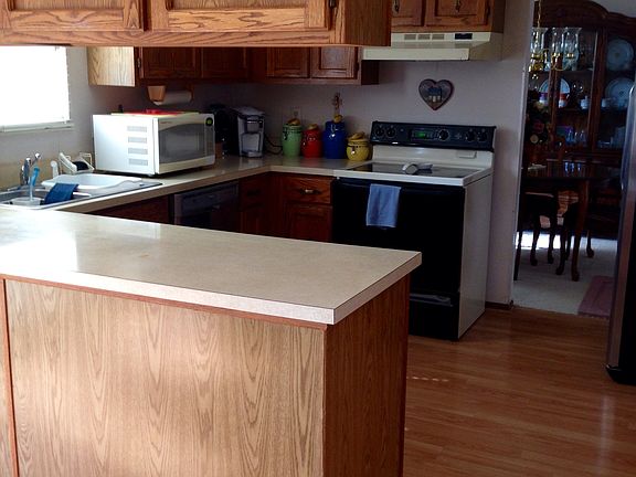3rd image of 207 Brookhill Dr