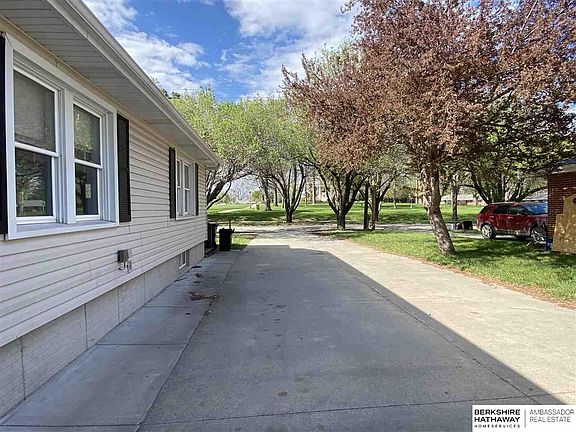 4th image of 5909 Leighton Ave