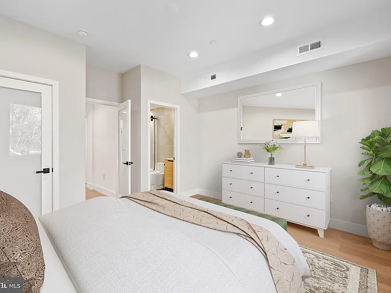 2130 Spring St — Photo 19