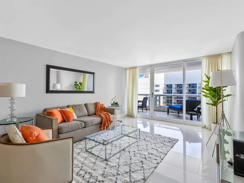 1717 N Bayshore Dr #ID1054093P