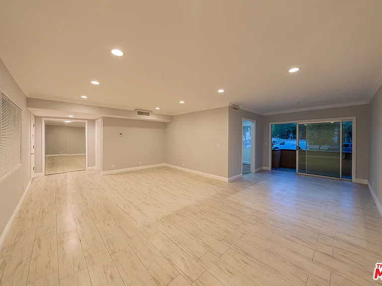 600 W Stocker St #117 — Photo 6