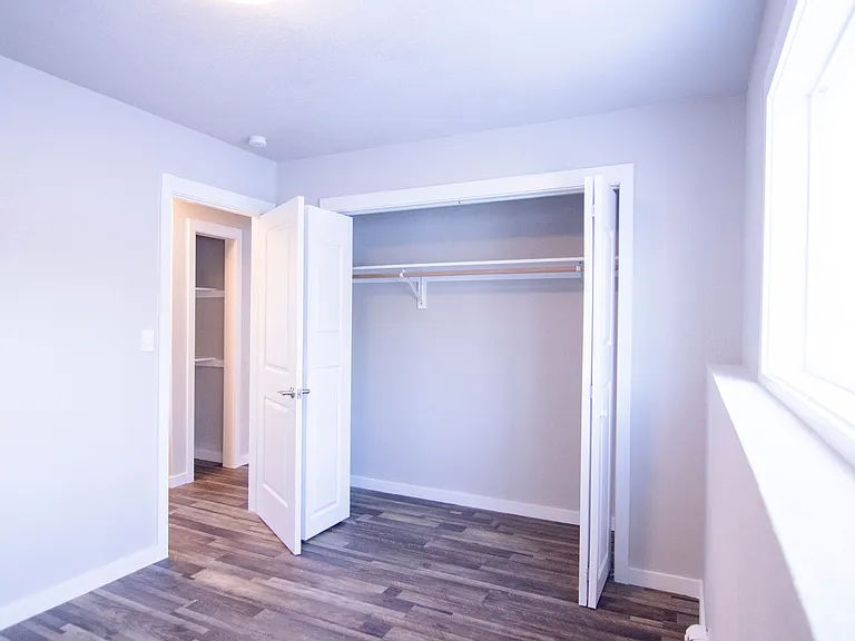 2810 W Northern Lights Blvd — Photo 5