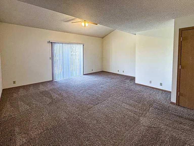 Highland View Apartments — Photo 78
