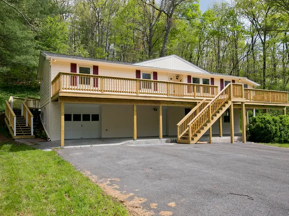 1123 Lakeview Dr, Cross Junction, VA 22625