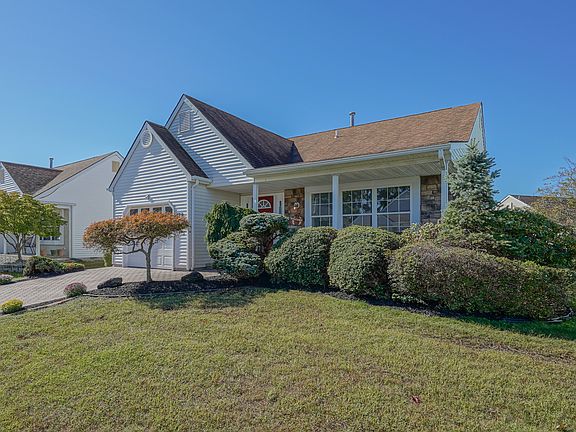 2nd image of 179 Canterbury Ln