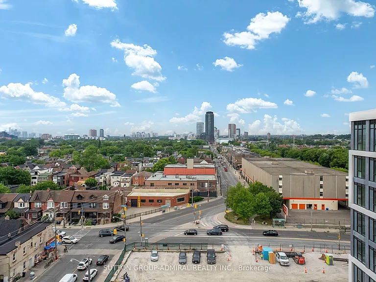 858 Dupont St #Penthouse 43 — Photo 33