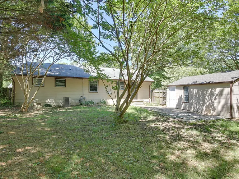 106 Woodhaven Rd — Photo 32