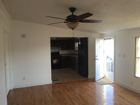 2nd image of 901 Laura Lee Cir