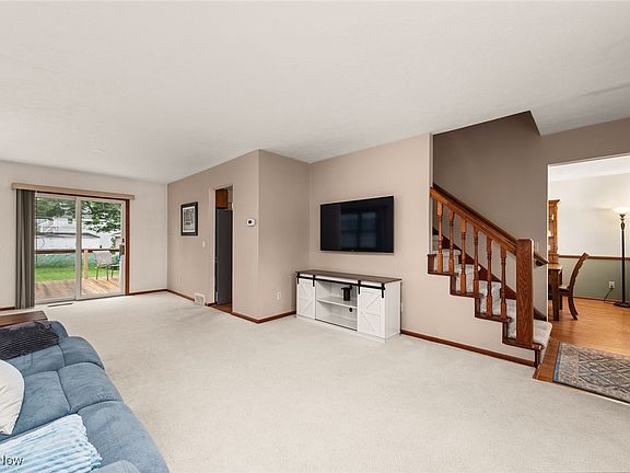 4th image of 20557 Belvidere Ave