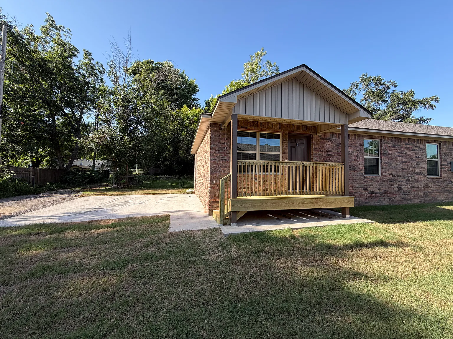 2 bed, 1000 sqft, $1,050 — Photo 1