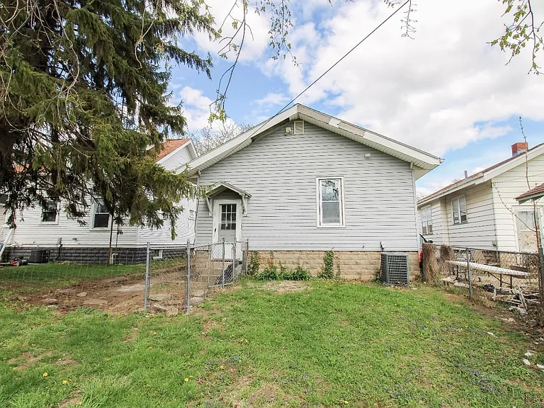 2615 Columbus Ave — Photo 2