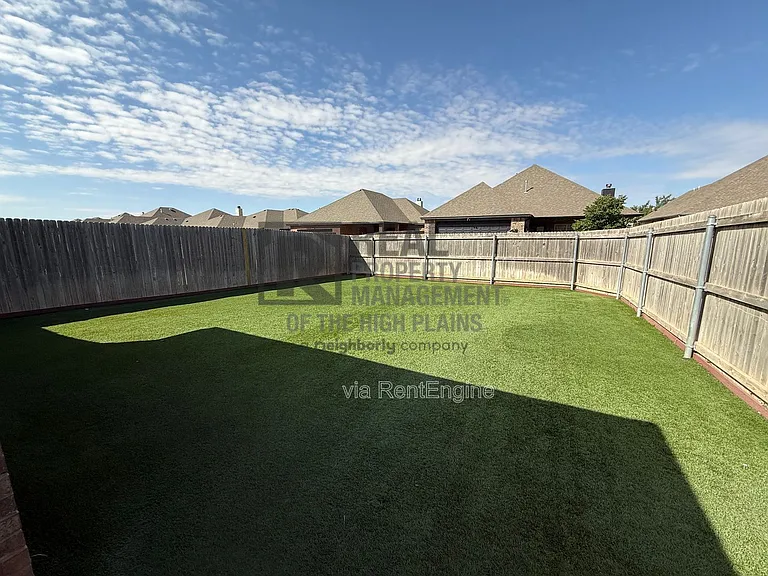 7620 Legacy Pkwy — Photo 4