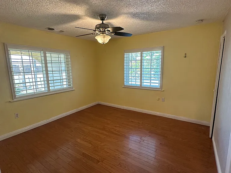 483 E Daleville Ave — Photo 12