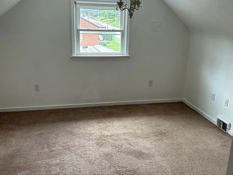 1166 Logan Rd — Photo 11